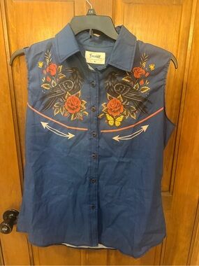 Boozelele Navy Sleeveless Button-Up with Raven & Rose Chest Design